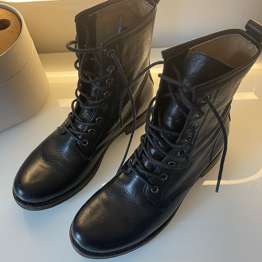 Frye Veronica Combat Boots ( 9)